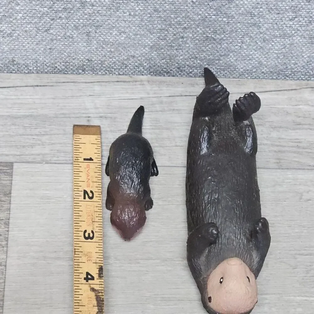 Sea Otter Figures/Enhydra Lutris mother and baby - Super Cute !